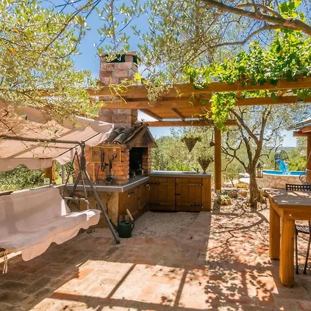 Holiday home Haus Mit Pool- 50 Meter Vom Entfernt By Interhome