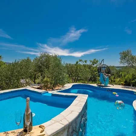 Haus Mit Pool- 50 Meter Vom Entfernt By Interhome *