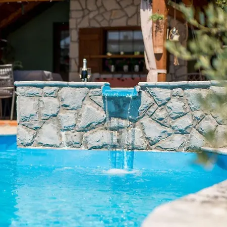 Holiday home Haus Mit Pool- 50 Meter Vom Entfernt By Interhome Punat