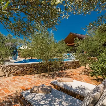 Haus Mit Pool- 50 Meter Vom Entfernt By Interhome Holiday home