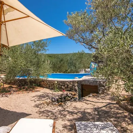 Holiday home Haus Mit Pool- 50 Meter Vom Entfernt By Interhome Punat