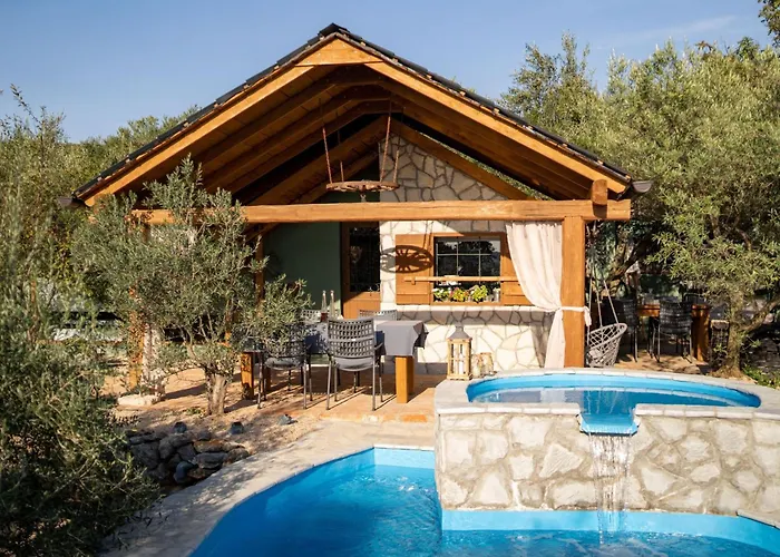Dom wakacyjny Haus Mit Pool- 50 Meter Vom Entfernt By Interhome Punat