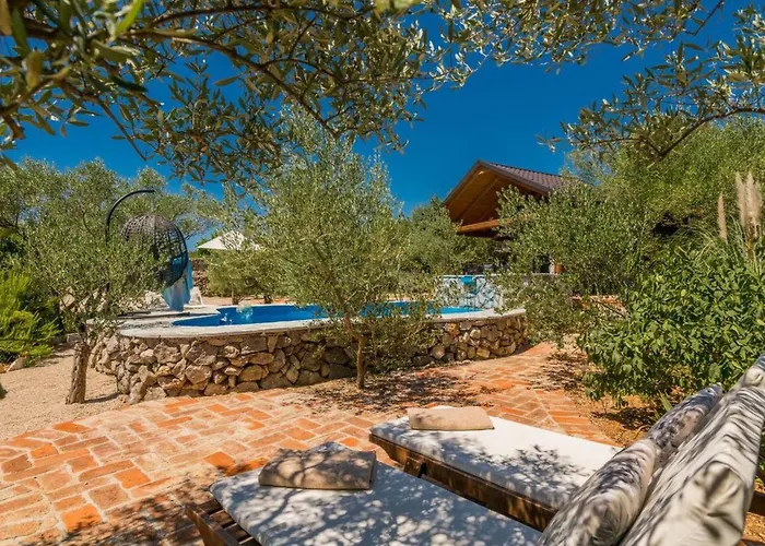 Haus Mit Pool- 50 Meter Vom Entfernt By Interhome Dom wakacyjny