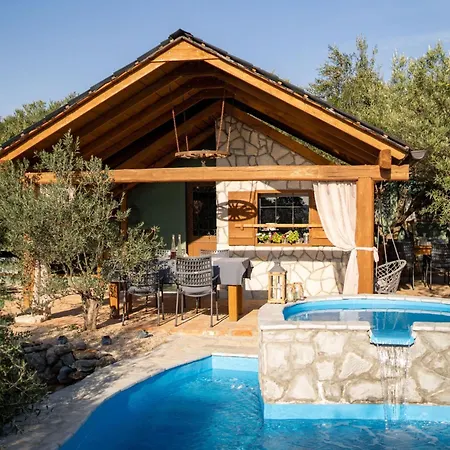 別荘 Haus Mit Pool- 50 Meter Vom Entfernt By Interhome プナト