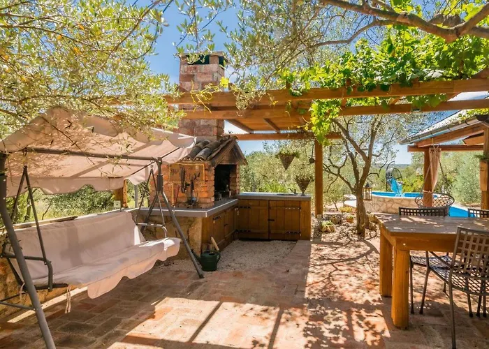 別荘 Haus Mit Pool- 50 Meter Vom Entfernt By Interhome