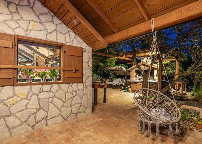 Haus Mit Pool- 50 Meter Vom Entfernt By Interhome 別荘 *