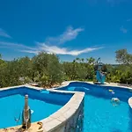 Haus Mit Pool- 50 Meter Vom Entfernt By Interhome *