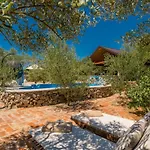 Haus Mit Pool- 50 Meter Vom Entfernt By Interhome Σπίτι διακοπών