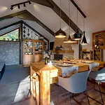 Haus Mit Pool- 50 Meter Vom Entfernt By Interhome *